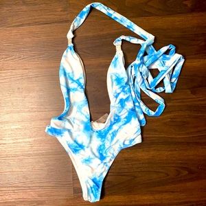 FashionNova One piece swimsuit with ties